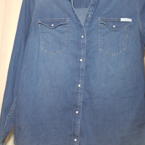 Calvin Klein long sleeve chambray denim pearl snap top women's Size S - Picture 3 of 5